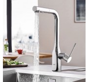 Köögisegisti Grohe Essence kroom väljatõmmatava käsidušiga